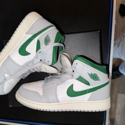 Nike Air Jordan 1 Mid Summit White Lucky Green