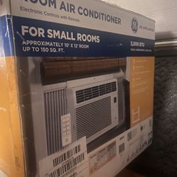 General Electric Window Airconditioning  5000 Btus