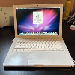 White MacBook 2,1 (2007) - 13” 