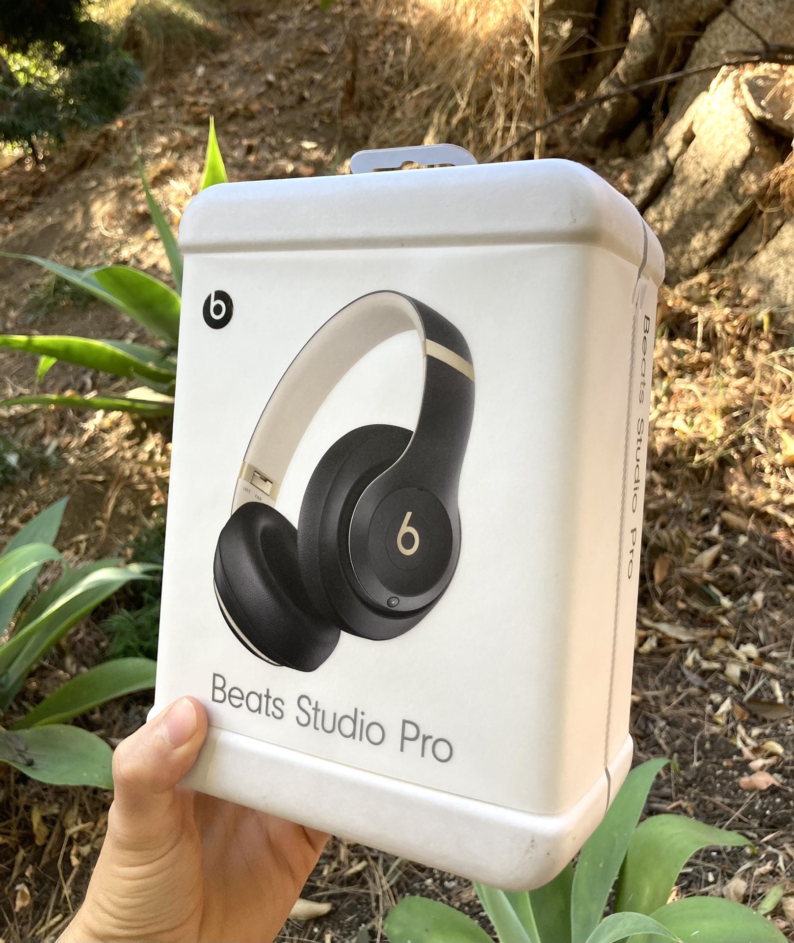 Beats Studio Pro - Wireless Noise Cancelling Over-the-Ear Beats By