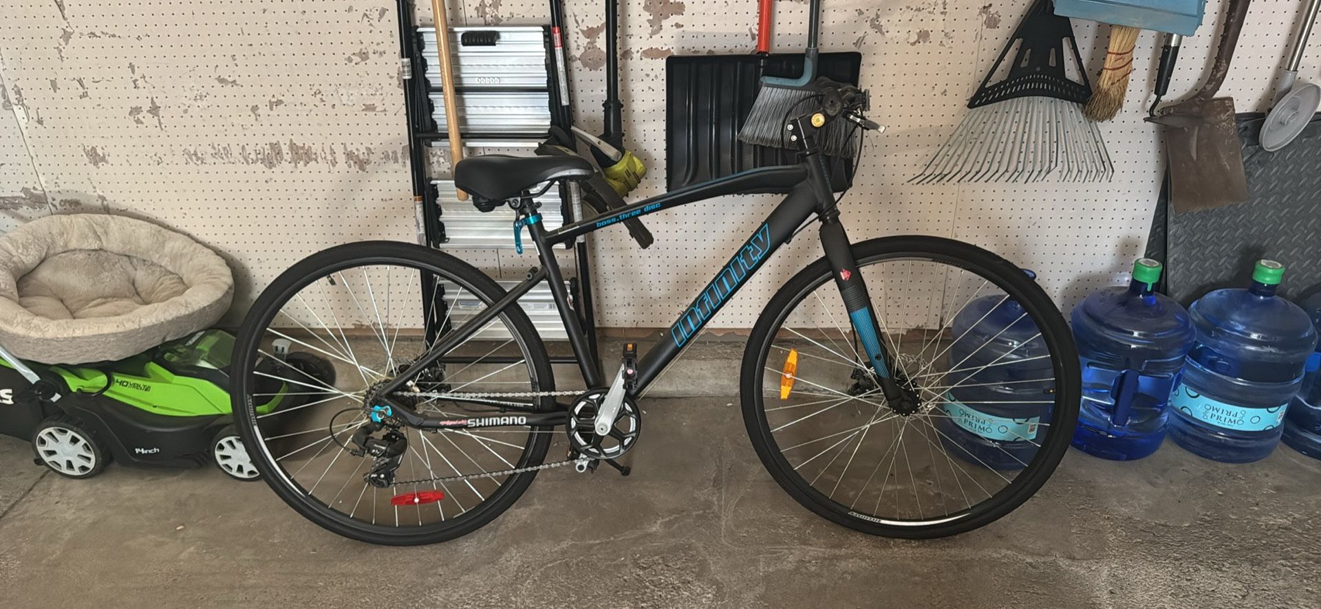 Infinity Boss Three h7 Speed 700c Men's Hybrid Bike Matte Black like new