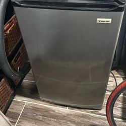 Small refrigerator in great condition 
