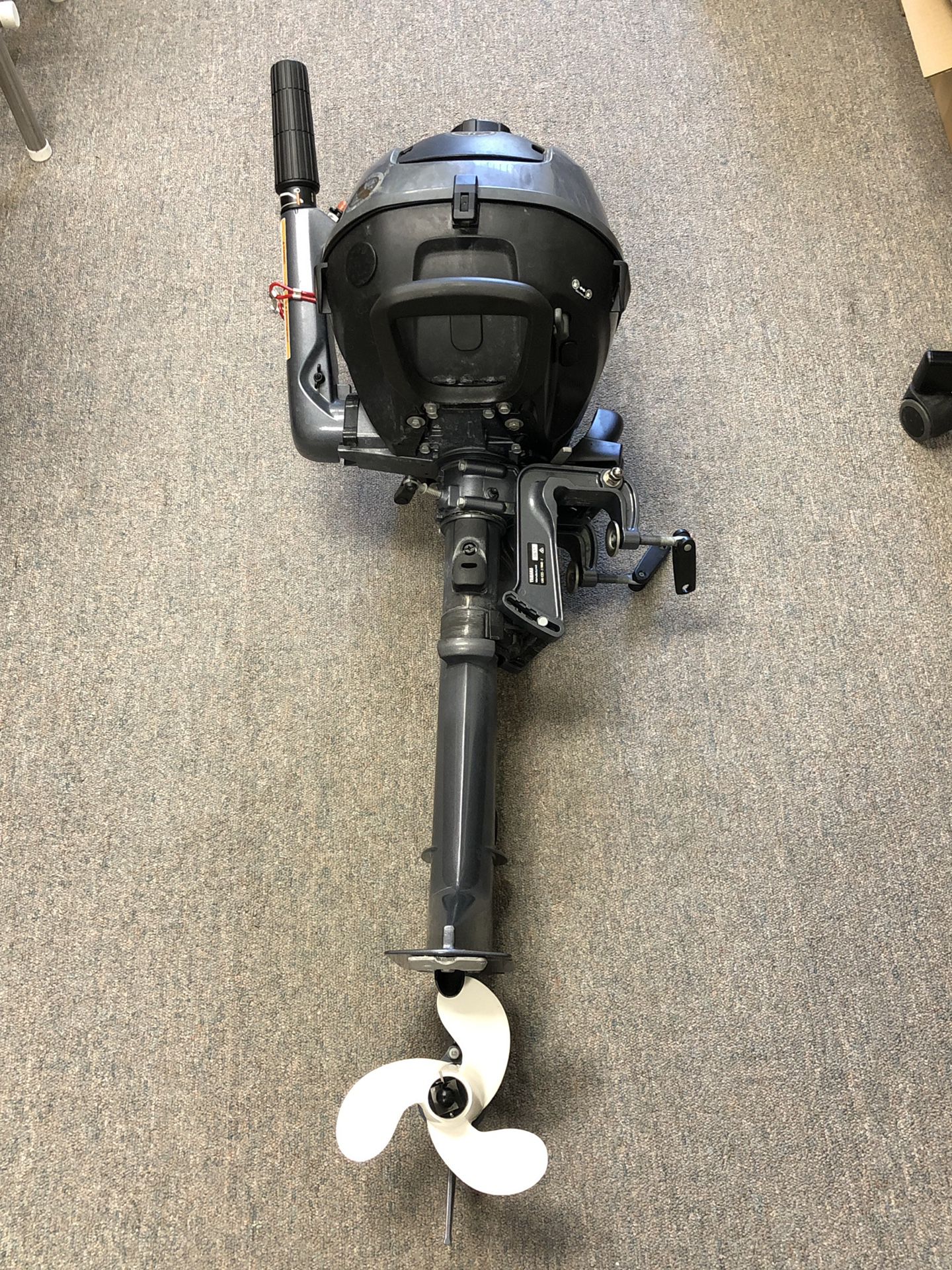 Yamaha 2.5 Hp 4 stroke outboard motor used less than 5 hours.