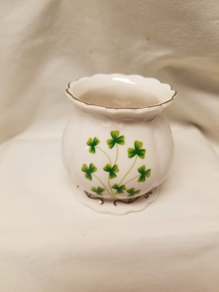 Shamrock Vase