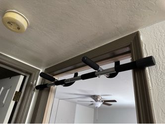 Pull-up Bar (door mounted)