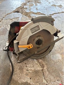 Chicago Electric Circular Saw – Needs New Blade