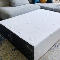 Puffy Lux Hybrid Mattress, Queen, Like New, Perfect Condition