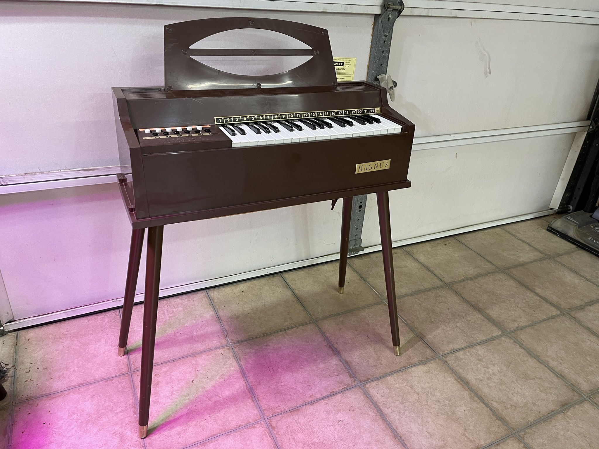 Vintage Magnus 391 Chord Organ 