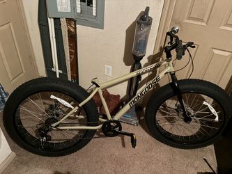 Mens and Women Fat Tire Mountain Bike, 26-Inch Bicycle Wheels, 4-Inch Wide Knobby Tires, Steel Frame, 7 Speed Drivetrain, Shimano Rear Derailleur, Dis