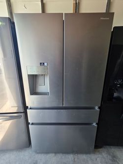 REFRIGERATOR HISENSE BOTTLE FREEZER STAINLESS STEEL FULL SIZE SCRATCH AND DENTS