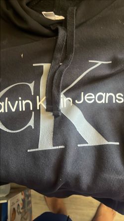 Calvin Klein sweater not free shoot me an offer