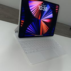 Ipad Pro 5th Generation 12.9 Liquid Retina XDR Display 128GB Silver with White Magic Keyboard