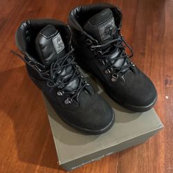 Timberland 6-Inch Field Boot "Black Nubuck" (Junior Size 4.5)