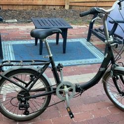  Schwinn Folding Bicycle Folds Down To Fit In Car, Truck, Closet 20” Wheels, 7 Speed, Hardly Used Condition.