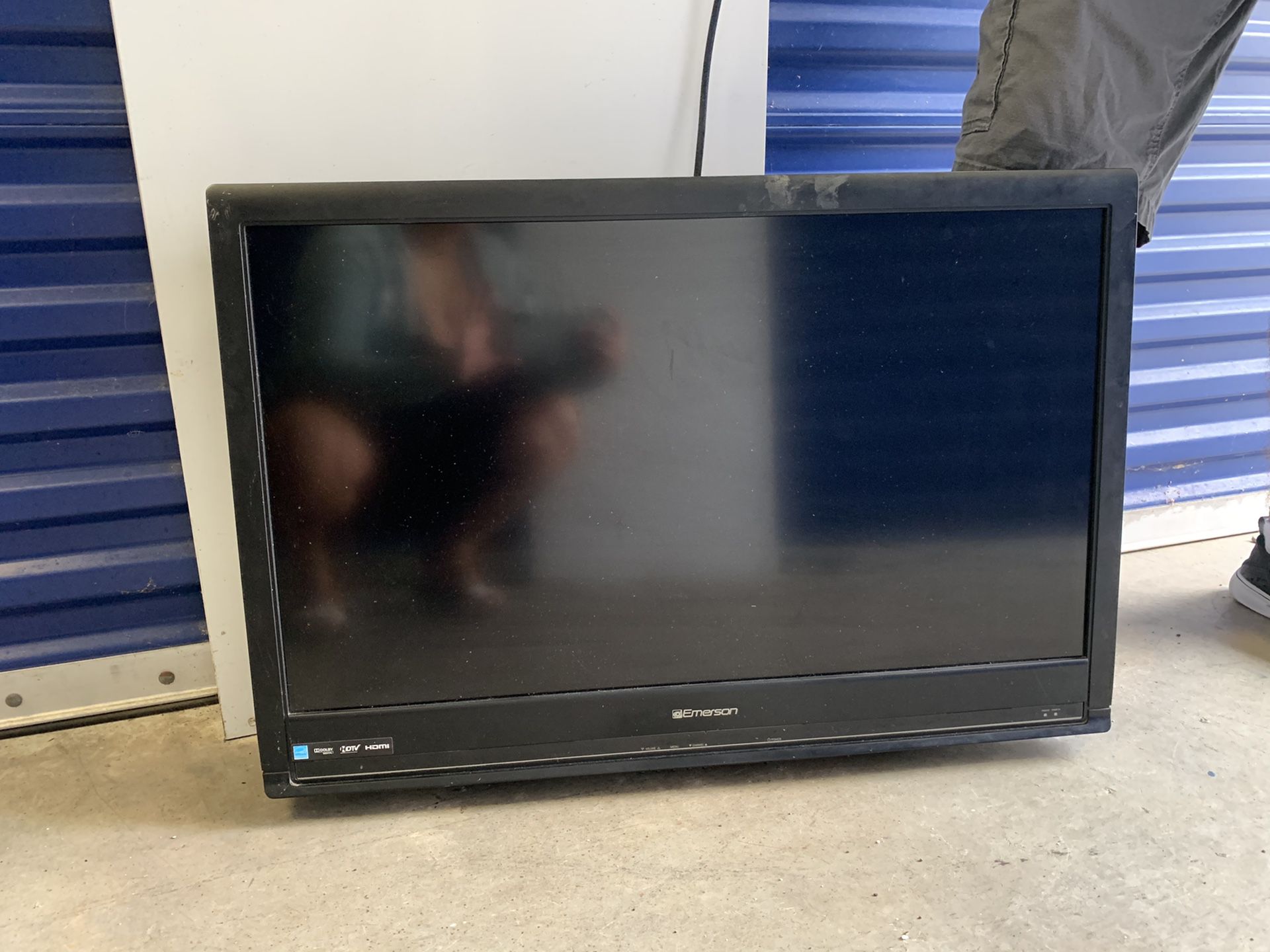 Emerson 32 inch tv