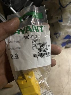 NEW BRYANT BRY5965Y YELLOW NYLON PLUG 15A 125V 2P3W