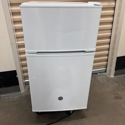 GE Mini Fridge 