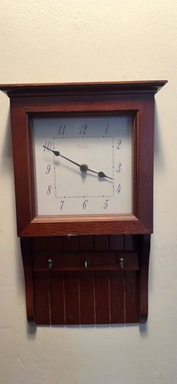 Key holder clock