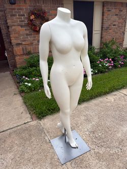 61” Female Mature Plus Size Headless mannequin
