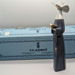 Lladro 5500"Prayerful Moment" w/Original Box. EUC 80's VTG