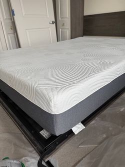 Never Used Foam Mattress (10 in)