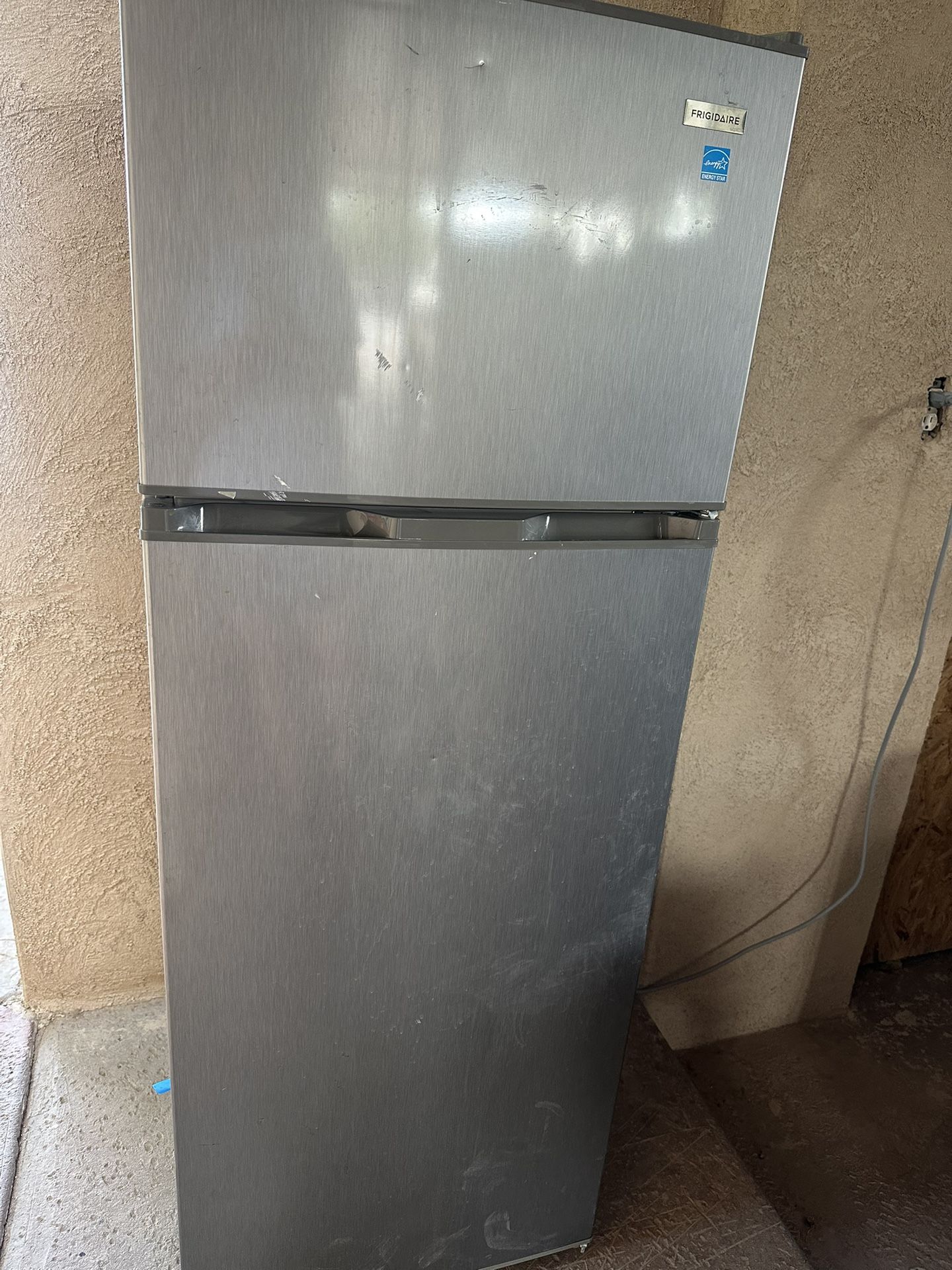 Frigidaire 7.5 cu.ft. Refrigerator 