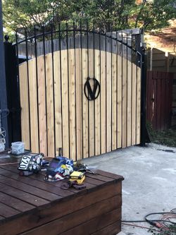 Portones puertas escaleras protecciones balcones instalación de motores cercas de madera reparación de trailas y todo lo relacionado con soldadura!!!!