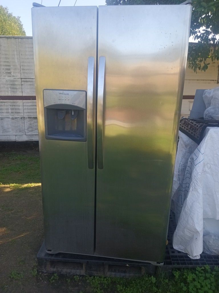 Frigidaire Refrigerator