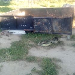 Trailer side panels with covers for the tires