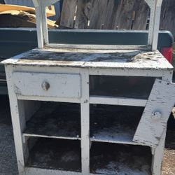 Free Potting Bench!