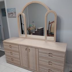 Dresser With Mirror