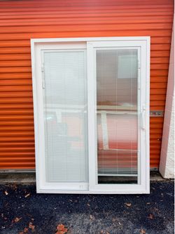 Pella 60-in x 80-in x 4-9/16-in Jamb White Vinyl Right-hand Sliding Patio Door with Dual-pane Glass wit...