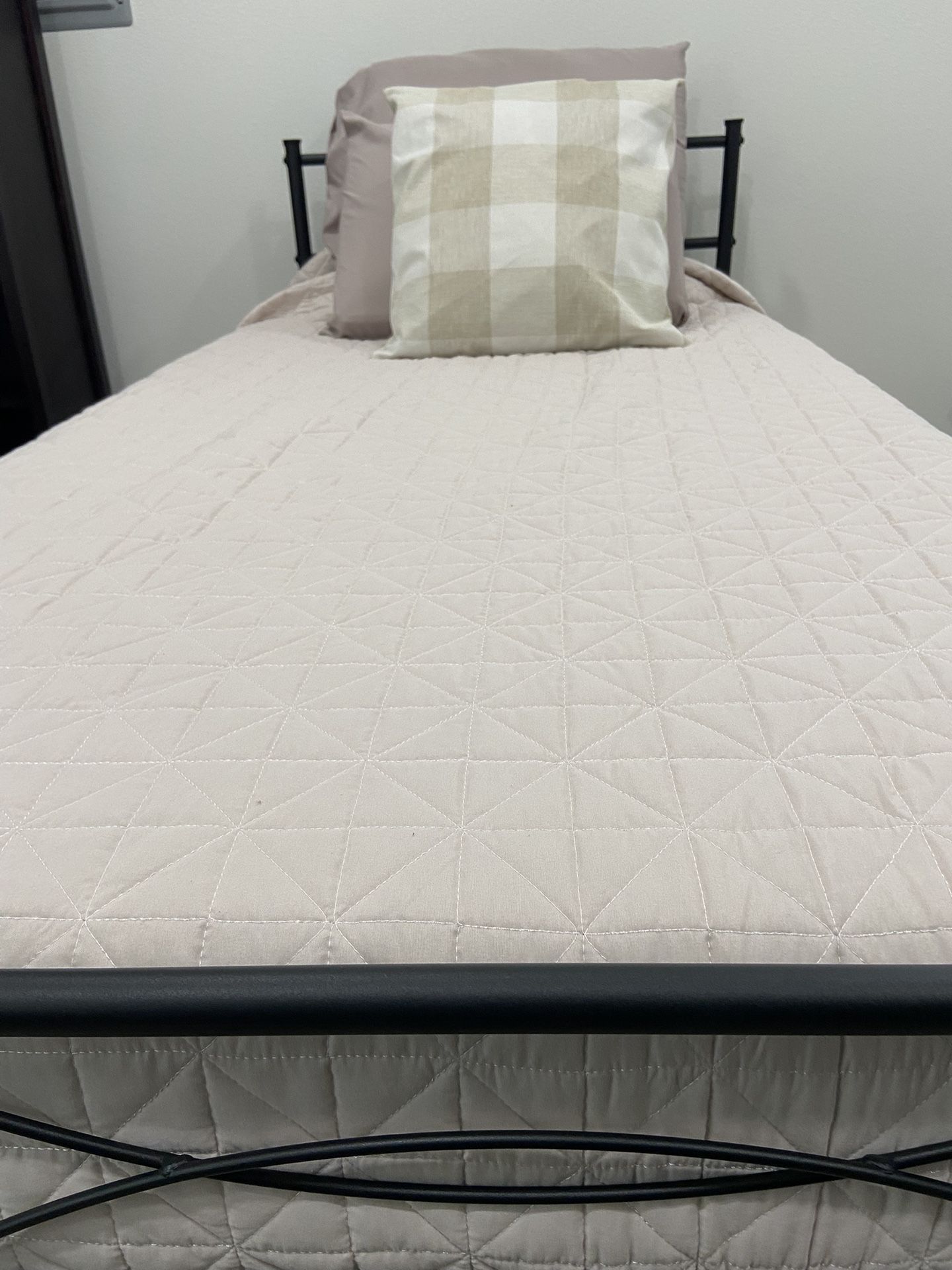 Twin bed With Mattress