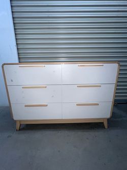 Nestig Dresser