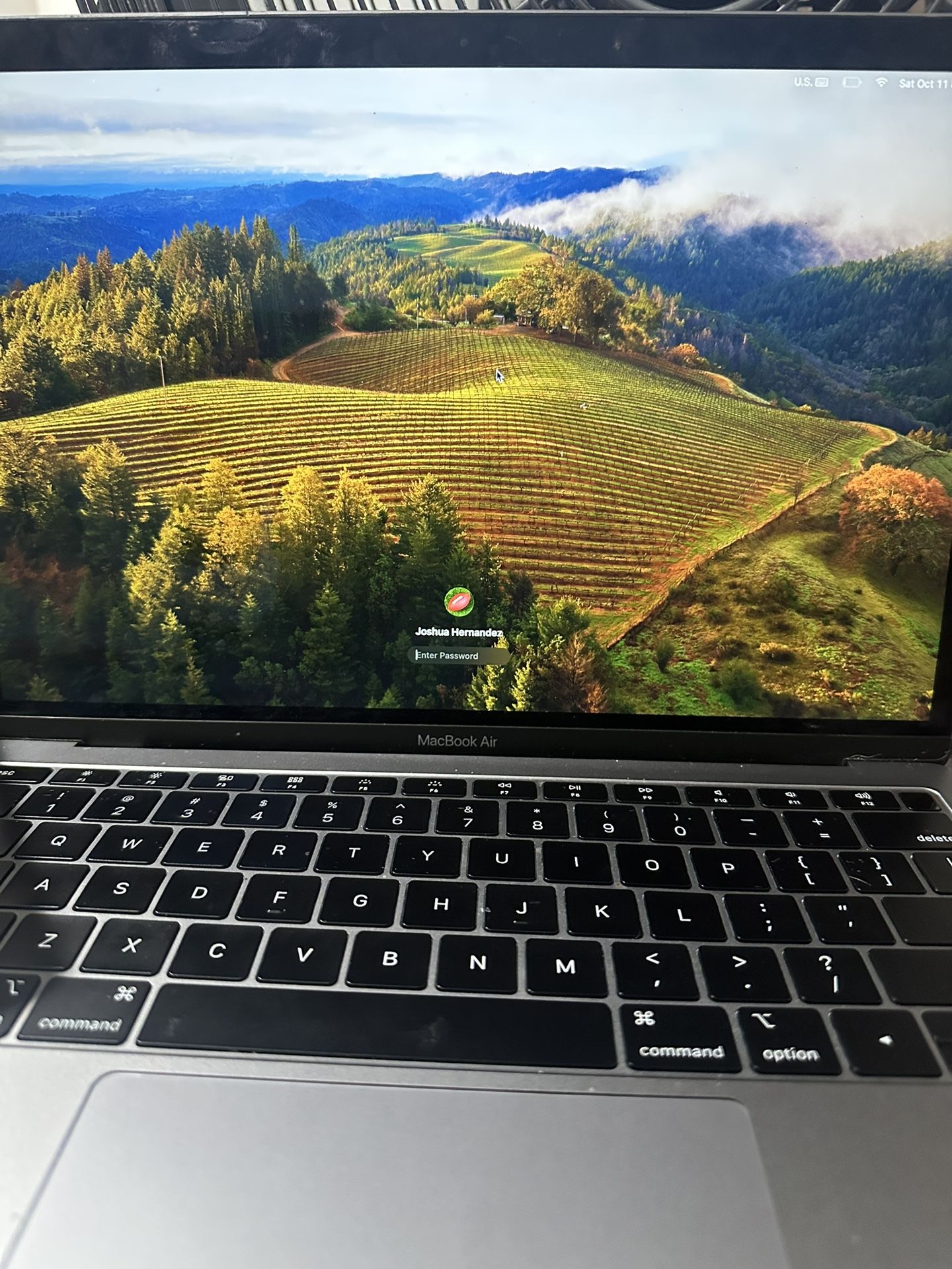 Apple Mac Book (13 Inch. 16 GB)