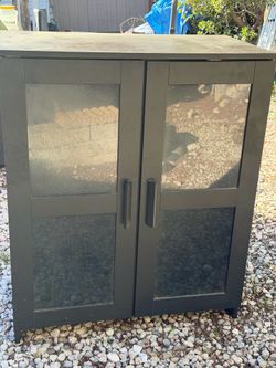 Stand with shelves free for pickup