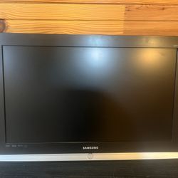 Samsung 32” LCD HDTV