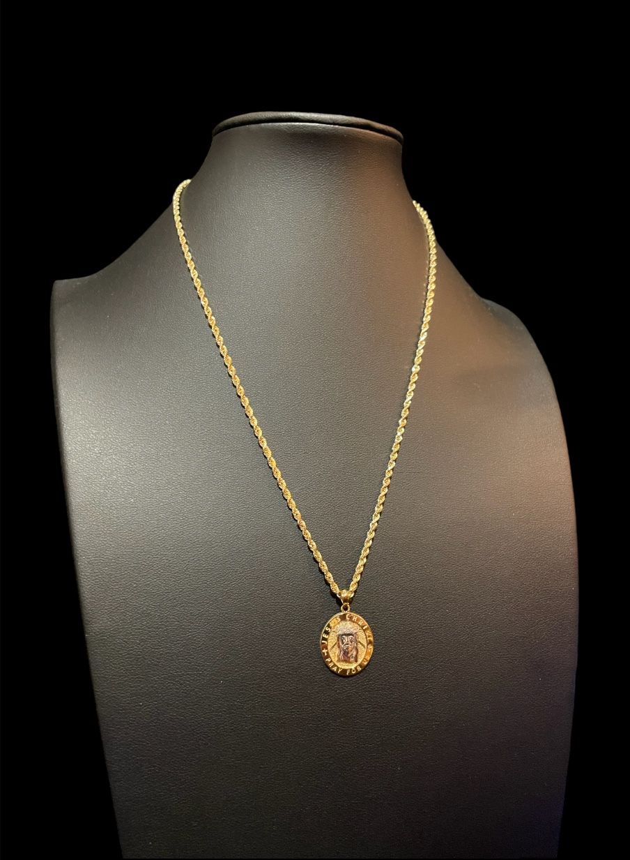 10K 18” Diamond Cut Rope Chain With 10k Jesus Pendant 