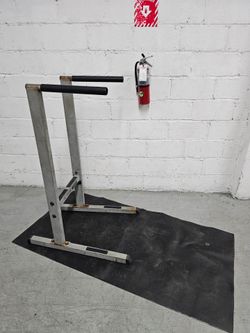 Carpet + BODY SOLID Freestanding Dip Station Parallel Bars. Delivery for extra