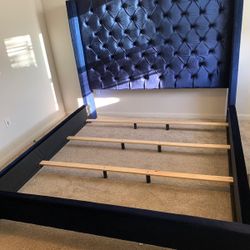 Bed Frames  : Queen  
