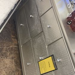 USED Queen Bedroom Set – $1,000 OBO (Must Sell)