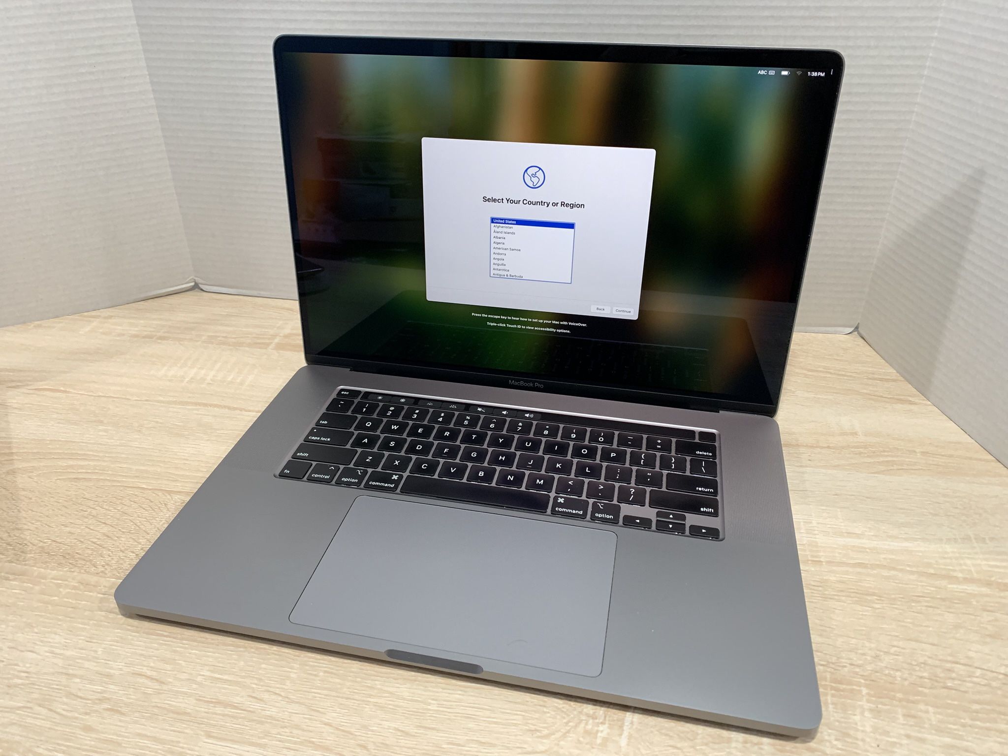 $450, 16” MacBook Pro (2019, Touch Bar), 6-Core i7, 16GB RAM, 512GB SSD, $2551 org. retail