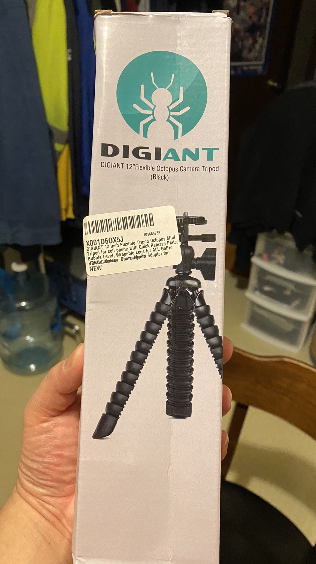 Digiant 12” Flexible tripod for cell phones. Works great.