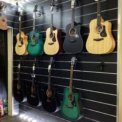 Guitars/ Bass Guitars/ Bangos/ Ukulele