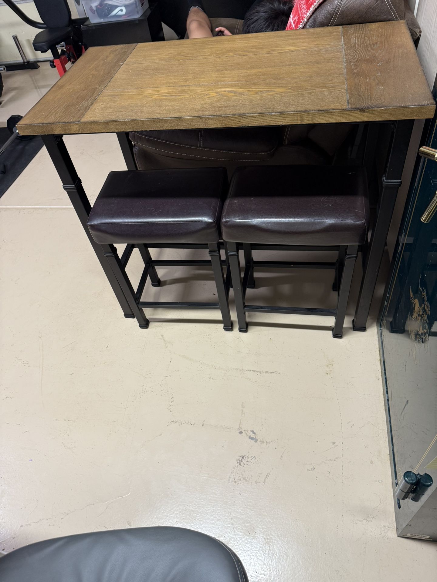 Table with stools