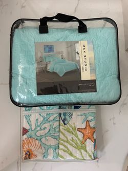 King size light blue bedspread and shams