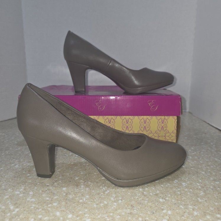 Easy Street Equinox platform pumps Taupe Women's Size 8.5 NIB