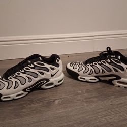 Nike air max plus drift, white black metallic silver.