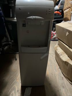 GE  Hot/Cold water dispenser