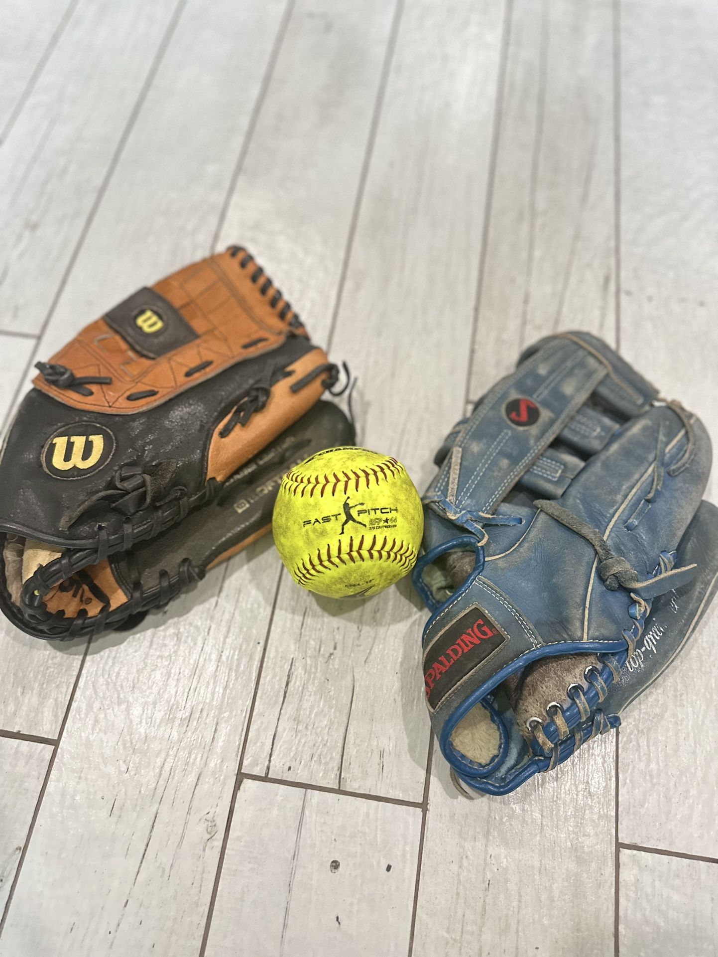 Softball Gloves w/ Fast Pitch Ball